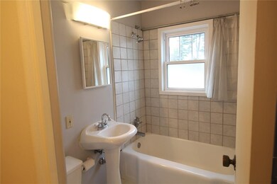 Very pristine full-bath.