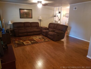 308 E Falletti Ave, Claremore, OK 74017 - photo 4