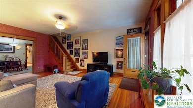 Huge 20x14 Living Rm