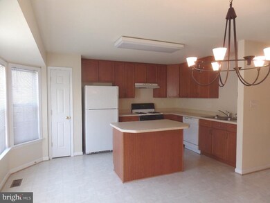 608 Hupps Hill Ct, Strasburg, VA 22657 - photo 3