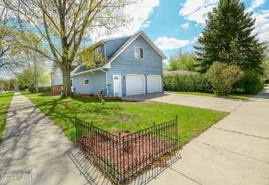 1103 S 21st St, Grand Forks, ND 58201 - photo 2