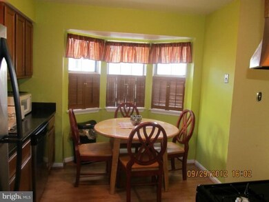 927 Central Hills Ln, Hyattsville, MD 20785 - photo 3