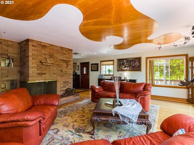 Living Room-Fireplace