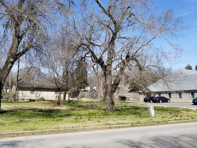 320 S Cherokee Ave, Tahlequah, OK 74464 - photo 2