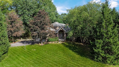 2102 Emmett Ct, Valparaiso, IN 46385 - photo 2