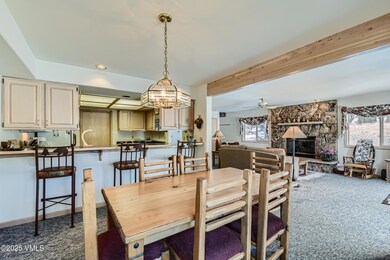 09 Breakfast Area