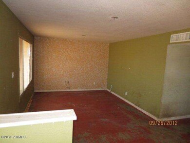 LIVING ROOOM
