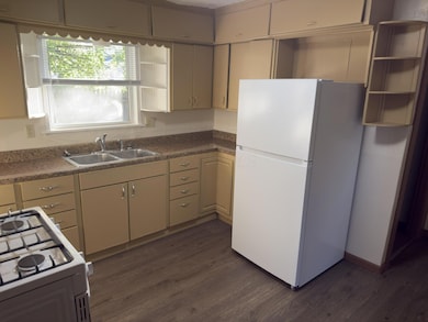 229 W Columbia St, Marion, OH 43302 - photo 7