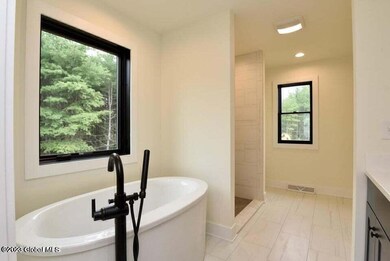 8 Delia St, Albany, NY 12211 - photo 7