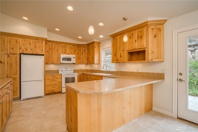 1132 N Baker Ave, East Wenatchee, WA 98802 - photo 3