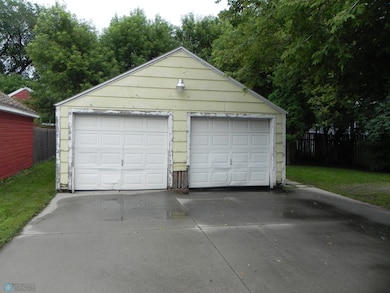 1610 9th St N, Fargo, ND 58102 - photo 6