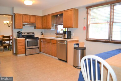 2058 Mimosa Ln, Pottstown, PA 19464 - photo 2