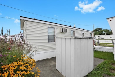 22600 Middlebelt Rd unit D06, Farmington Hills, MI 48336 - photo 2