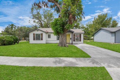 4303 Herridge St, Houston, TX 77022 - photo 5