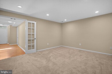 2216 Wimbledon Cir, Silver Spring, MD 20906 - photo 4