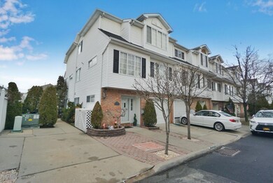 31 Red Cedar Ln, Staten Island, NY 10309 - photo 3