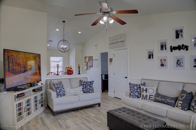 1002 W 24th St N, Claremore, OK 74017 - photo 5