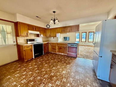 1255 4th St, Jesup, IA 50648 - photo 6