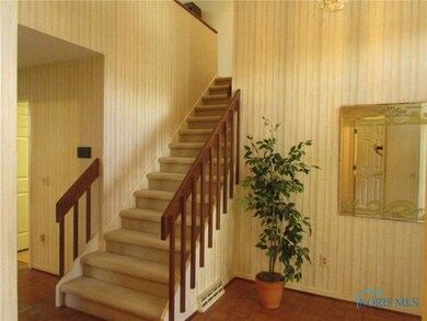 FOYER LEADING TO SECOND FLOOR