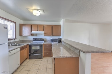 5404 Swenson St unit 34, Las Vegas, NV 89119 - photo 2