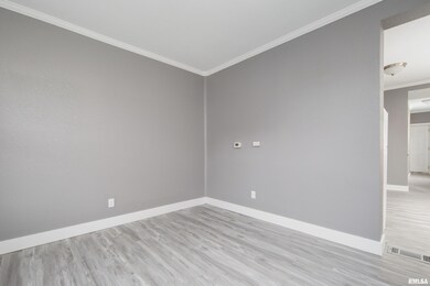 1814 W 6th St, Davenport, IA 52802 - photo 5