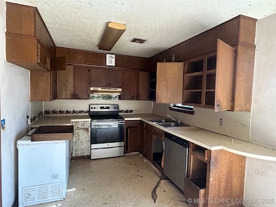 1103 W 20th St, Claremore, OK 74017 - photo 3