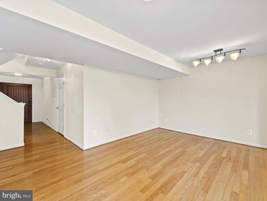 13599 Bathgate Dr, Herndon, VA 20171 - photo 7