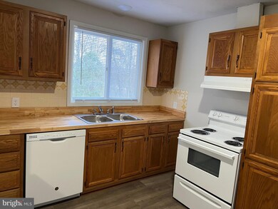 277 Briarwood Cir unit 1, Berkeley Springs, WV 25411 - photo 7