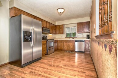 2049 Gliddon Ct ~ Eat-in Kitchen