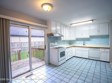 3227 Sunderland Rd, Lansing, MI 48911 - photo 6