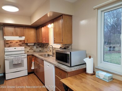 1605 S Holly Way, Lansing, MI 48910 - photo 7