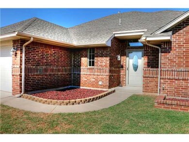 612 Madeline Ln, Moore, OK 73160 - photo 2