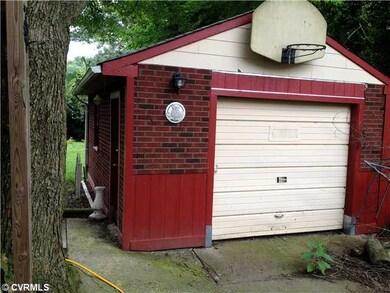 Parking Lot/Garage - Detached garage