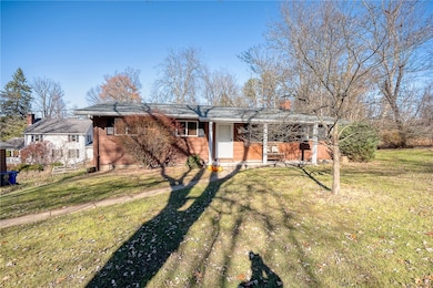 Convenience of 3 bed 1 full bath on main floor.