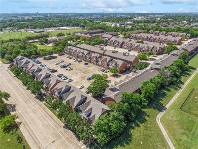Birds eye view of property featuring a residential