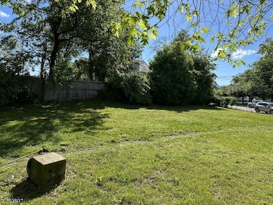 667 S 2nd St, North Plainfield, NJ 07060 - photo 3