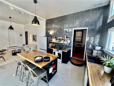 2632 Dauphine St, New Orleans, LA 70117 - photo 2