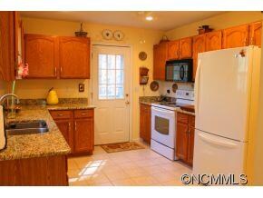 Granite, Open to Back Deck