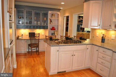 3504 Barkley Dr, Fairfax, VA 22031 - photo 2