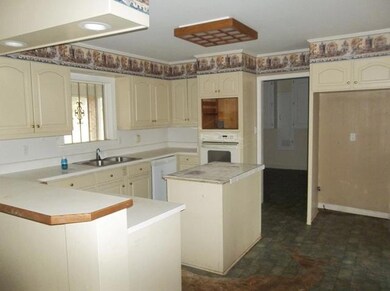 324 Hillcrest Dr, Laurel, MS 39440 - photo 3