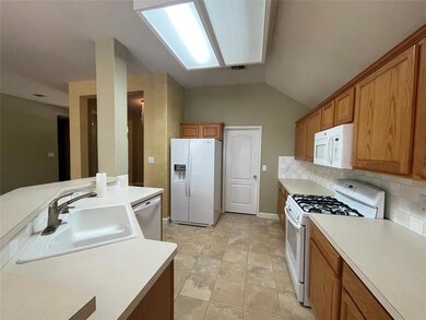 2816 Hollow Ridge Dr, Denton, TX 76210 - photo 7