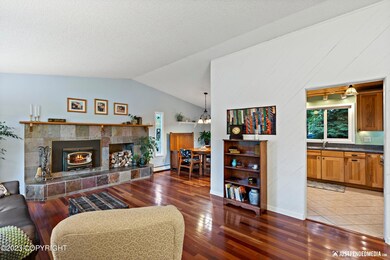 PHOTO Living Room w: FP Insert