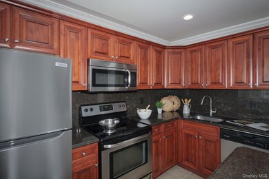 28 Midship Ln unit 7-28, Patchogue, NY 11772 - photo 4