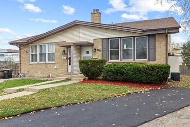 9271 Cedar Ln, Des Plaines, IL 60016 - photo 2