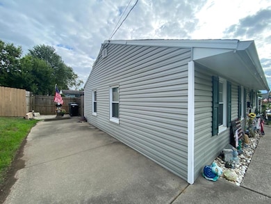 3373 Kathy Ln, Cincinnati, OH 45238 - photo 3