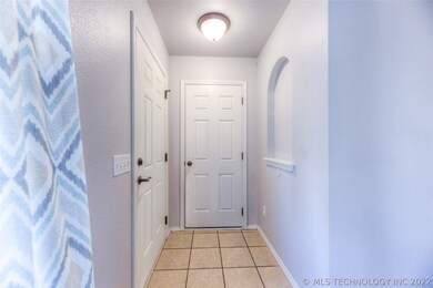 611 S Shawnee - Entry