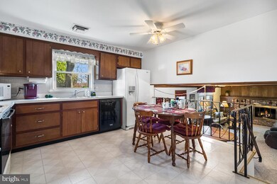 169 Walton Dr, Morrisville, PA 19067 - photo 6