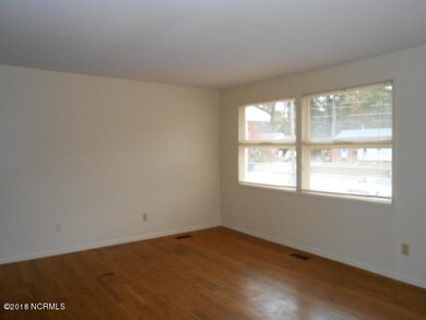 602 Maple St, Jacksonville, NC 28540 - photo 3