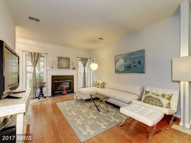 4652 Lambert Dr unit 3, Alexandria, VA 22311 - photo 2