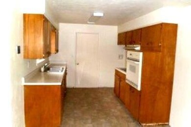 735 S 5th St, Central Point, OR 97502 - photo 5